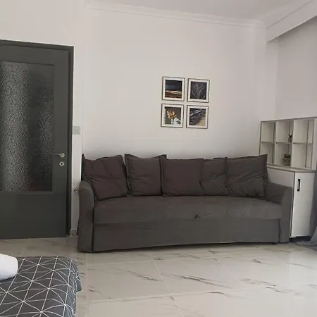 Kariani Beach Studio *