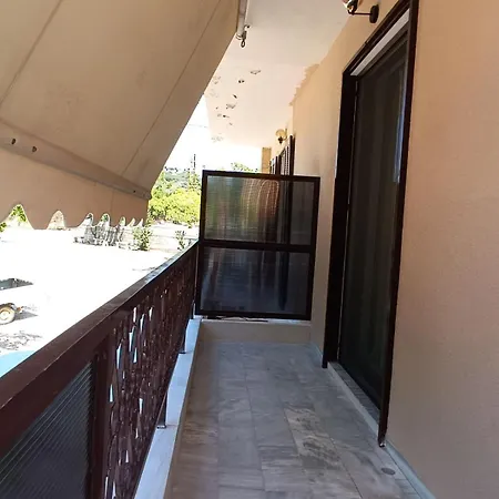Апартаменты Kariani Beach Studio
